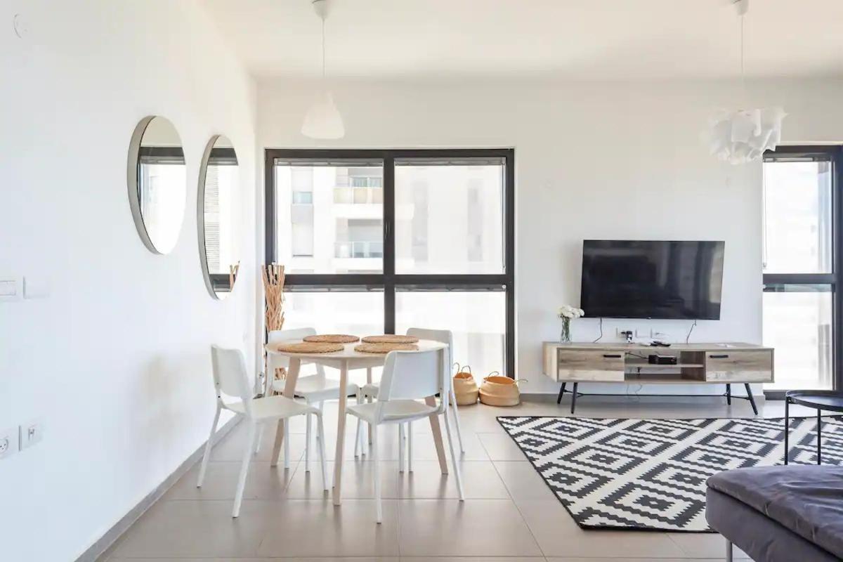 Oַ&O Group- Luxury Apt Tower Best Sea View Bat Yam Exterior photo